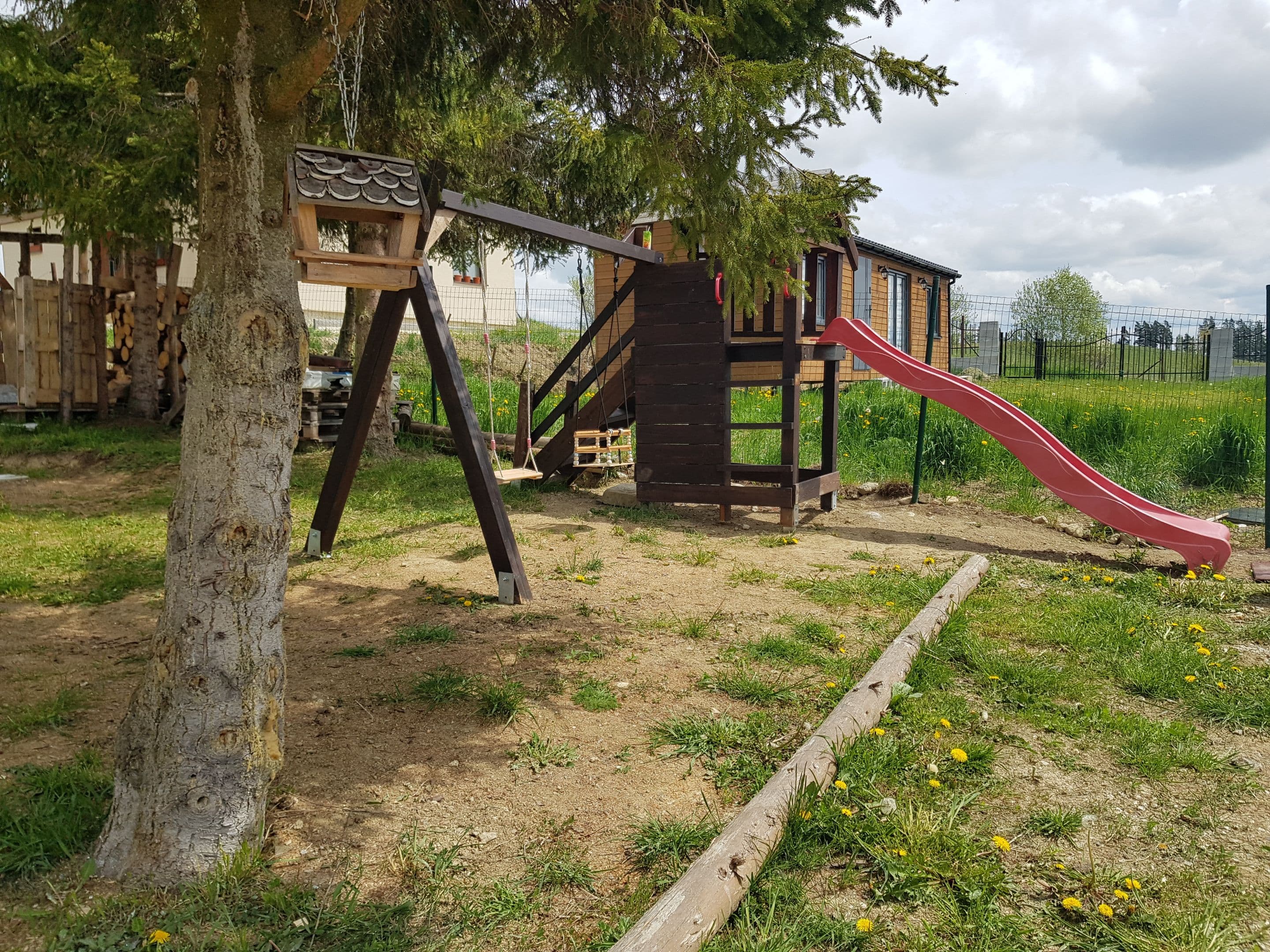 Vonkajšie detské ihrisko pri Chyžke
